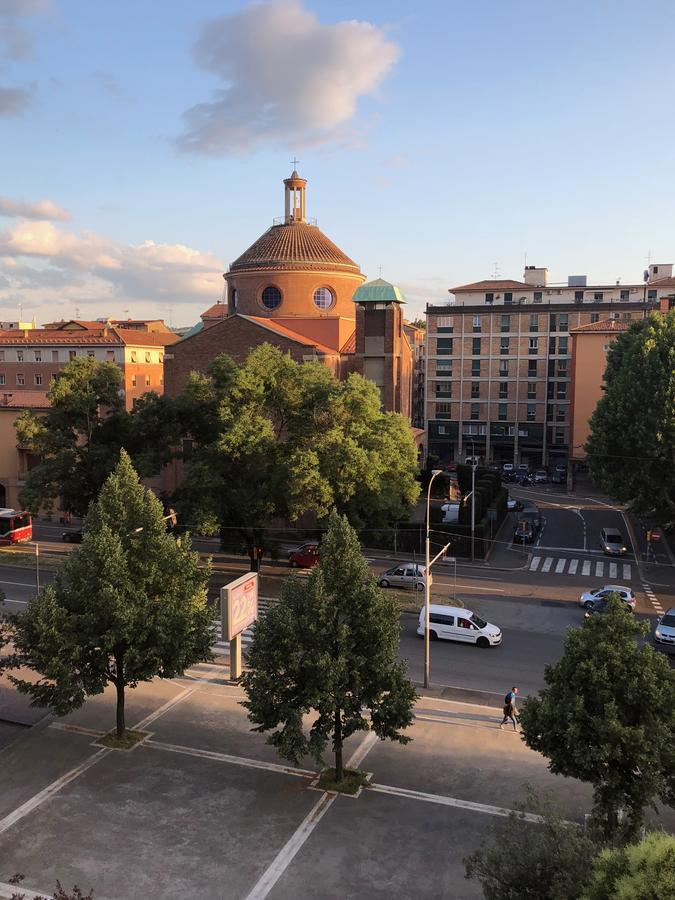Bologna Holiday Inn Екстериор снимка